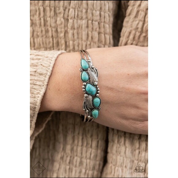Cottage Living Blue Bracelet (101) - Picture 1 of 2
